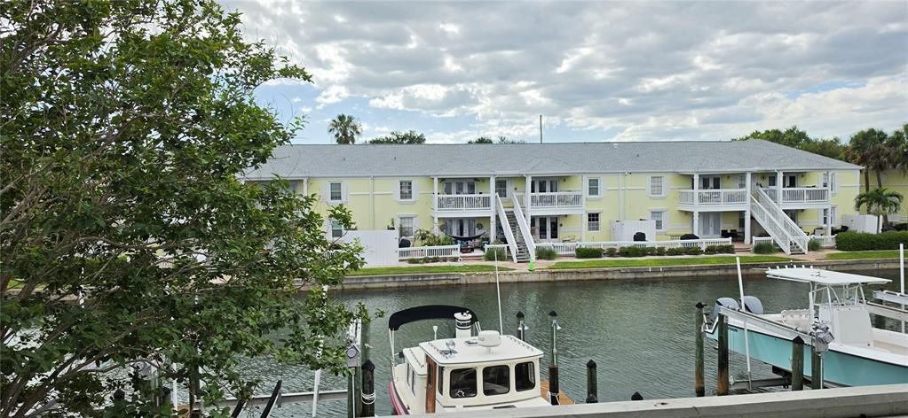 For Rent: $2,050 (2 beds, 1 baths, 720 Square Feet)