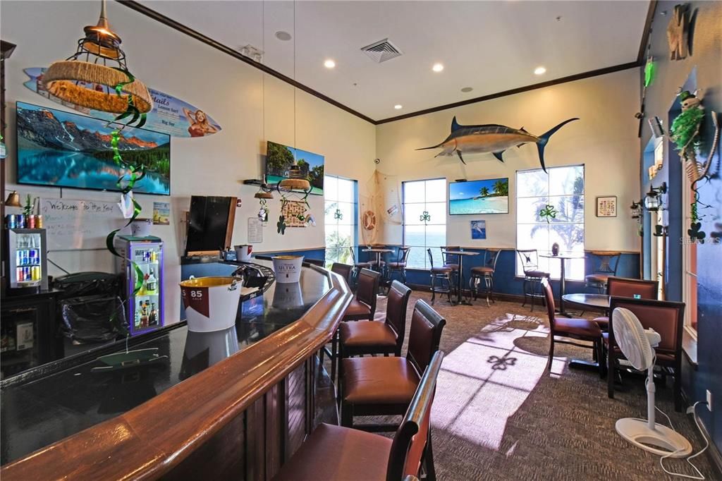 For Rent: $2,050 (2 beds, 1 baths, 720 Square Feet)