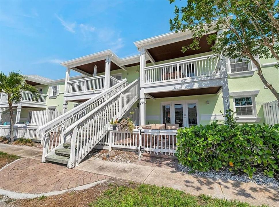 For Rent: $2,050 (2 beds, 1 baths, 720 Square Feet)