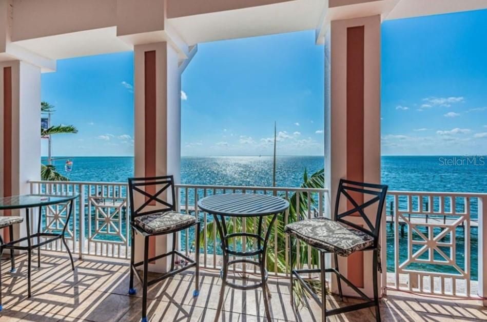 For Rent: $2,050 (2 beds, 1 baths, 720 Square Feet)