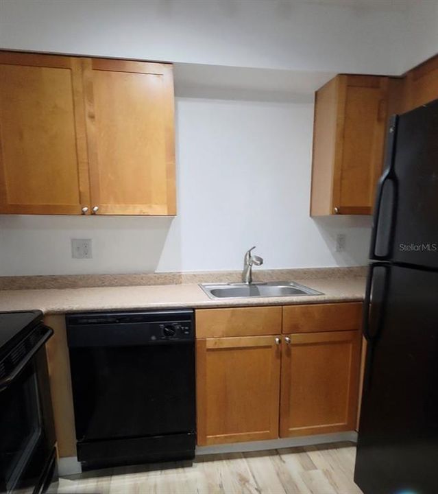 For Rent: $2,050 (2 beds, 1 baths, 720 Square Feet)