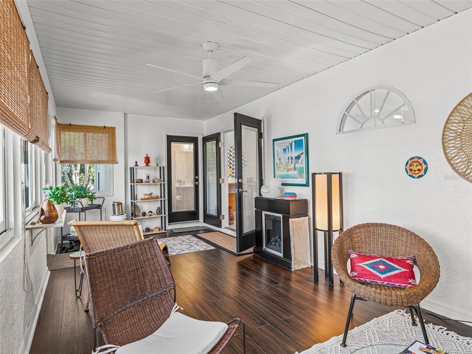 En Venta: $538,000 (3 camas, 3 baños, 2222 Pies cuadrados)