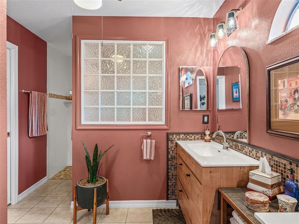 En Venta: $538,000 (3 camas, 3 baños, 2222 Pies cuadrados)