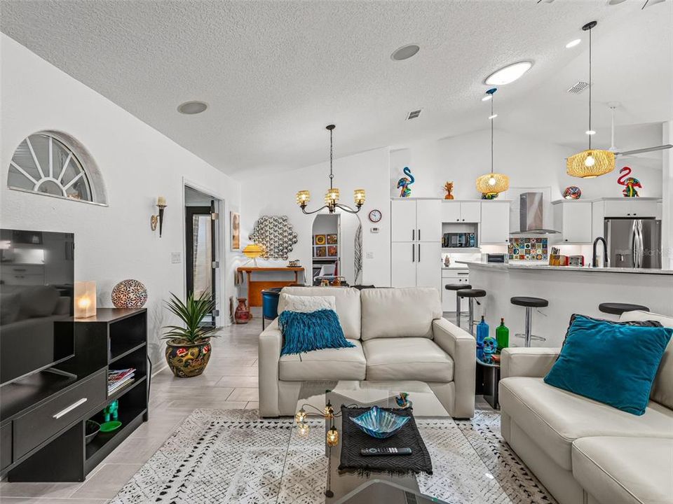 En Venta: $538,000 (3 camas, 3 baños, 2222 Pies cuadrados)