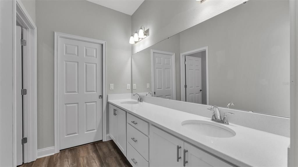 For Sale: $545,000 (4 beds, 3 baths, 2566 Square Feet)
