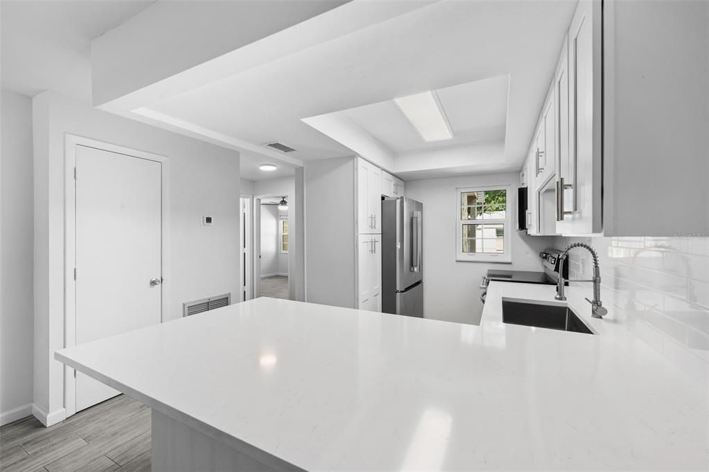 На продажу: $234,900 (2 спален, 2 ванн, 928 Квадратных фут)