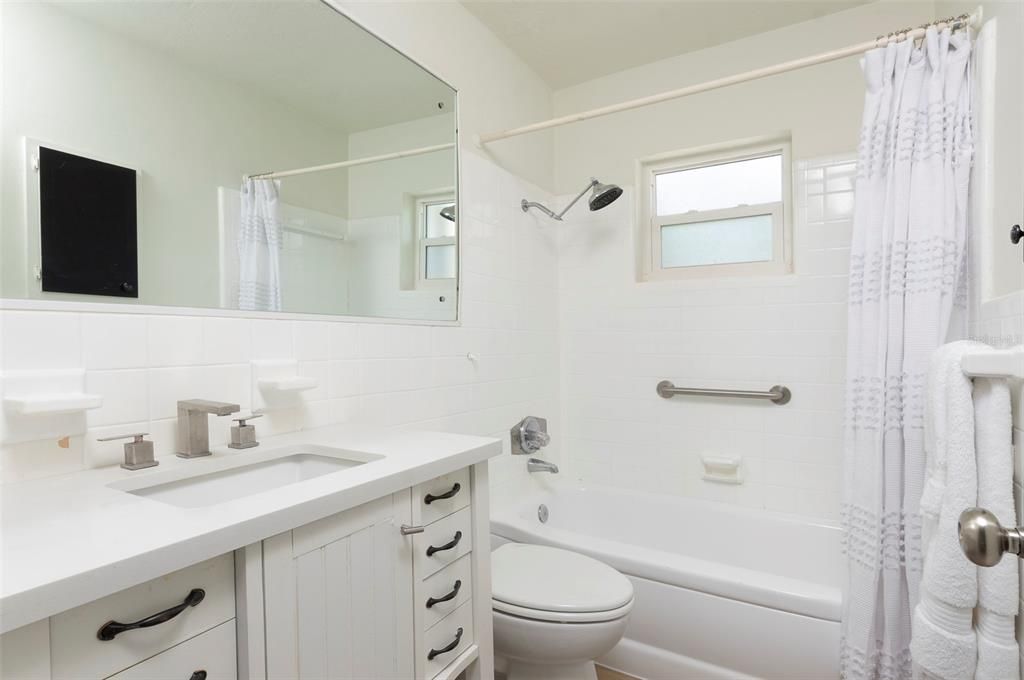 Activo con contrato: $409,900 (2 camas, 2 baños, 1272 Pies cuadrados)