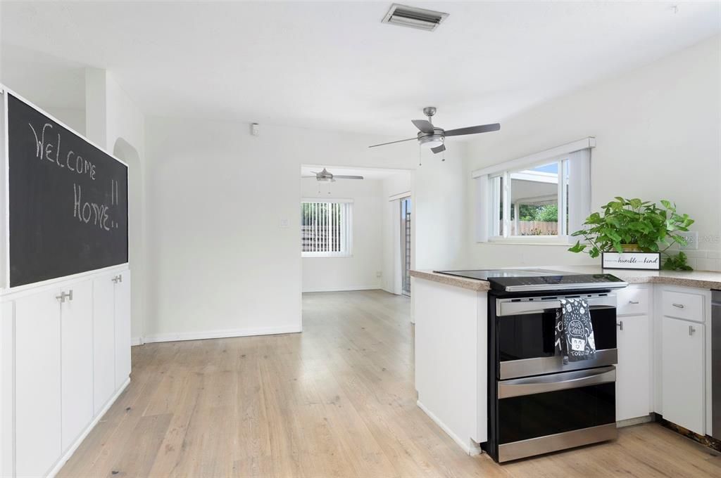 Activo con contrato: $409,900 (2 camas, 2 baños, 1272 Pies cuadrados)