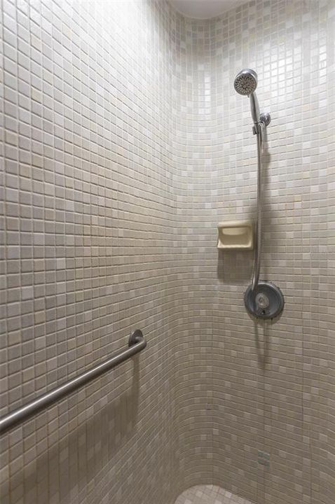 Activo con contrato: $409,900 (2 camas, 2 baños, 1272 Pies cuadrados)