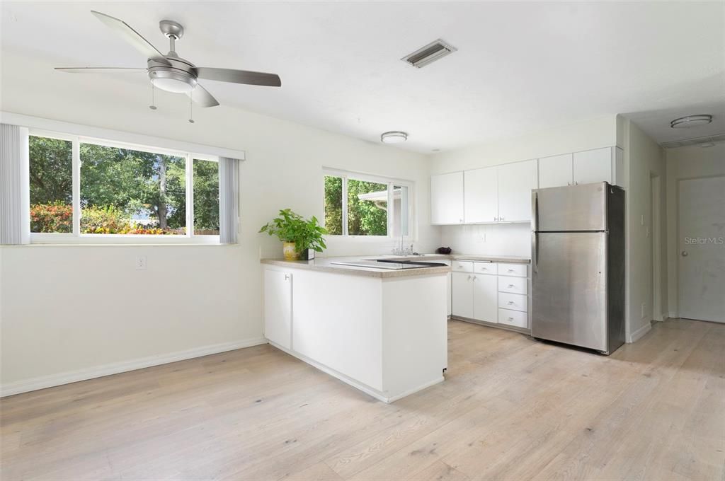 Activo con contrato: $409,900 (2 camas, 2 baños, 1272 Pies cuadrados)