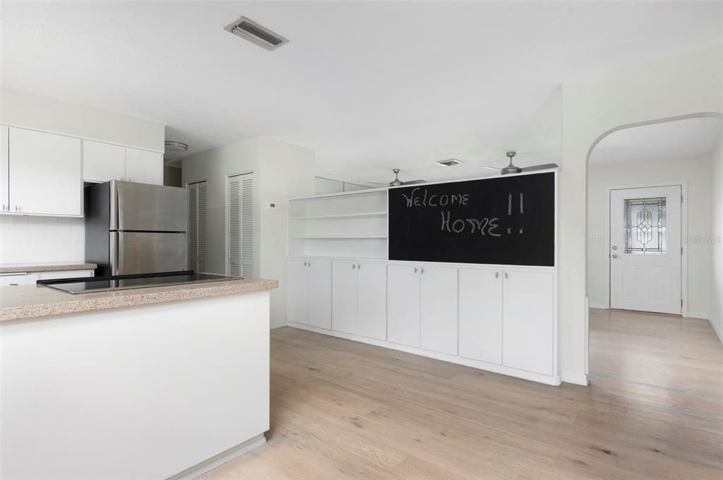 Activo con contrato: $409,900 (2 camas, 2 baños, 1272 Pies cuadrados)