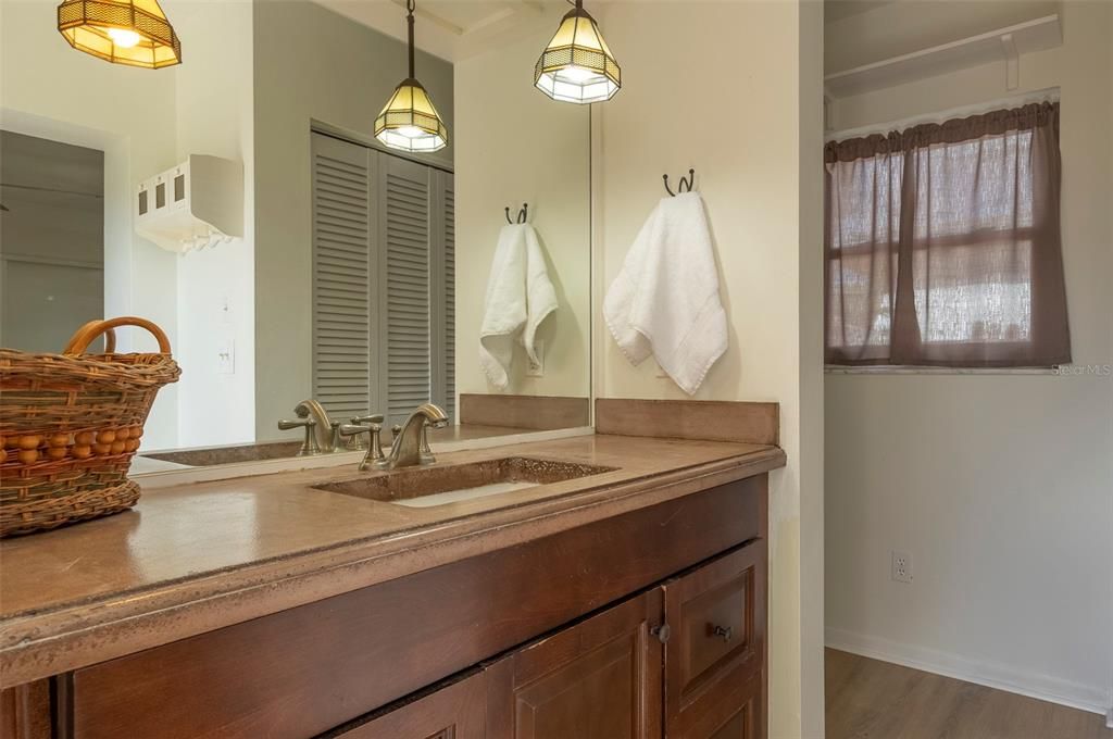 Activo con contrato: $409,900 (2 camas, 2 baños, 1272 Pies cuadrados)
