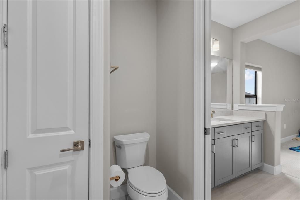 For Sale: $1,095,000 (5 beds, 4 baths, 4404 Square Feet)
