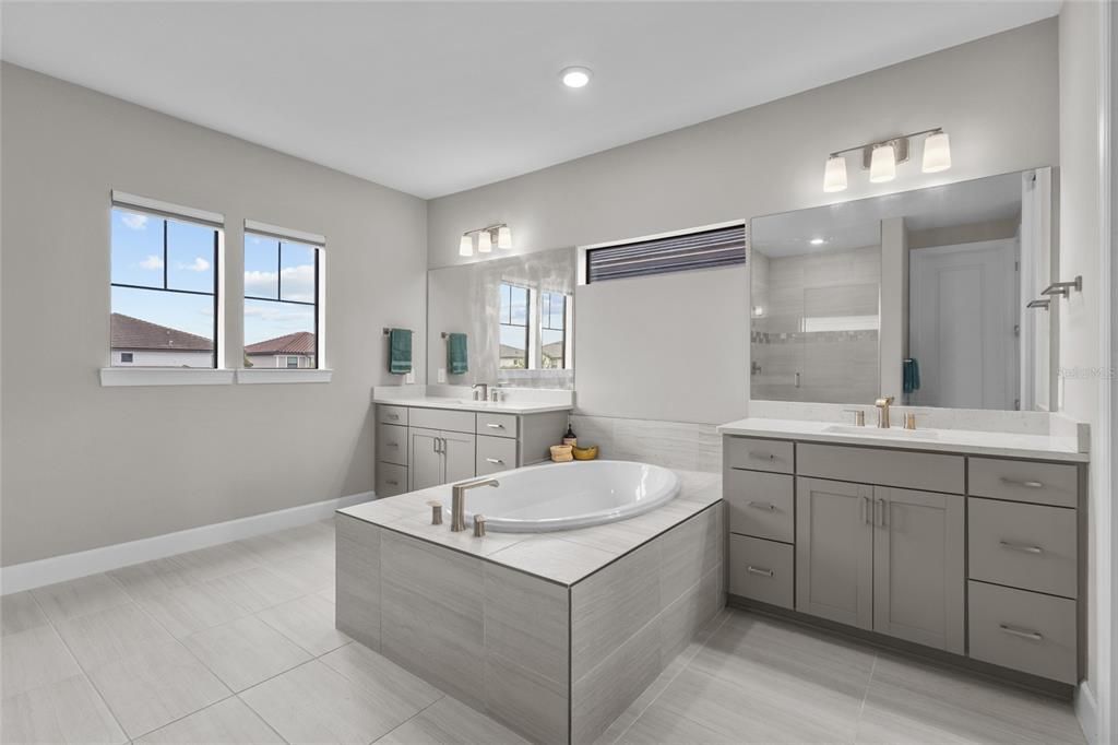 For Sale: $1,095,000 (5 beds, 4 baths, 4404 Square Feet)