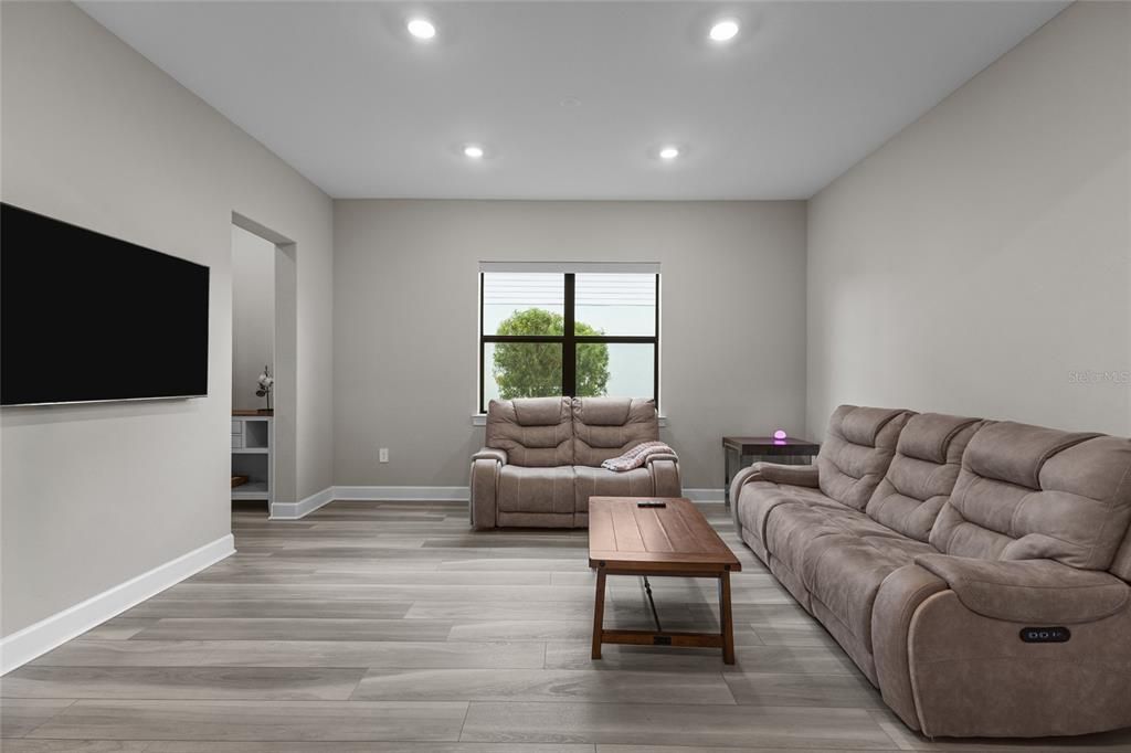 For Sale: $1,095,000 (5 beds, 4 baths, 4404 Square Feet)