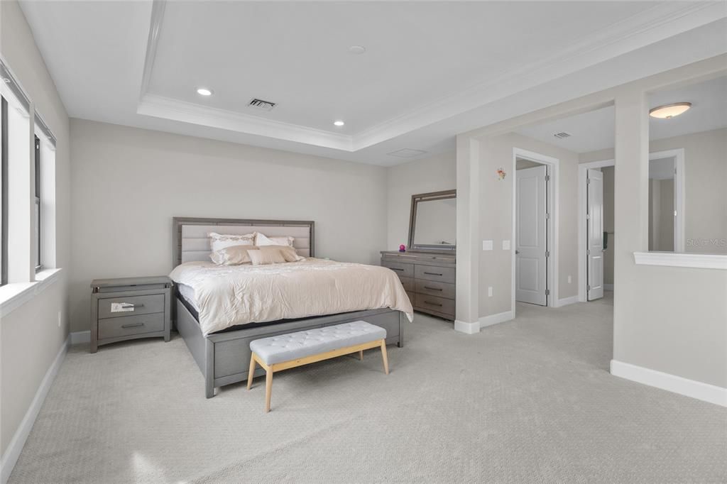 For Sale: $1,095,000 (5 beds, 4 baths, 4404 Square Feet)