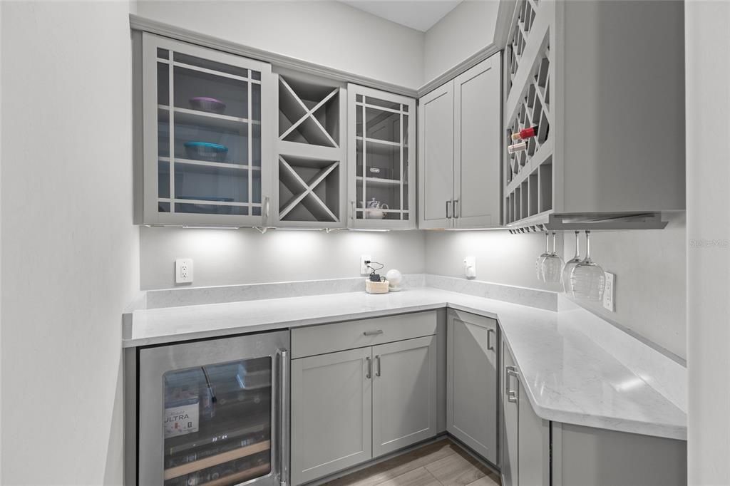 For Sale: $1,095,000 (5 beds, 4 baths, 4404 Square Feet)