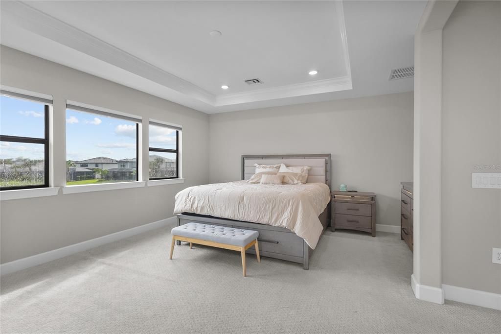 For Sale: $1,095,000 (5 beds, 4 baths, 4404 Square Feet)