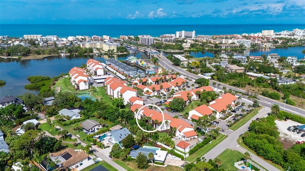 For Sale: $373,750 (2 beds, 1 baths, 1036 Square Feet)