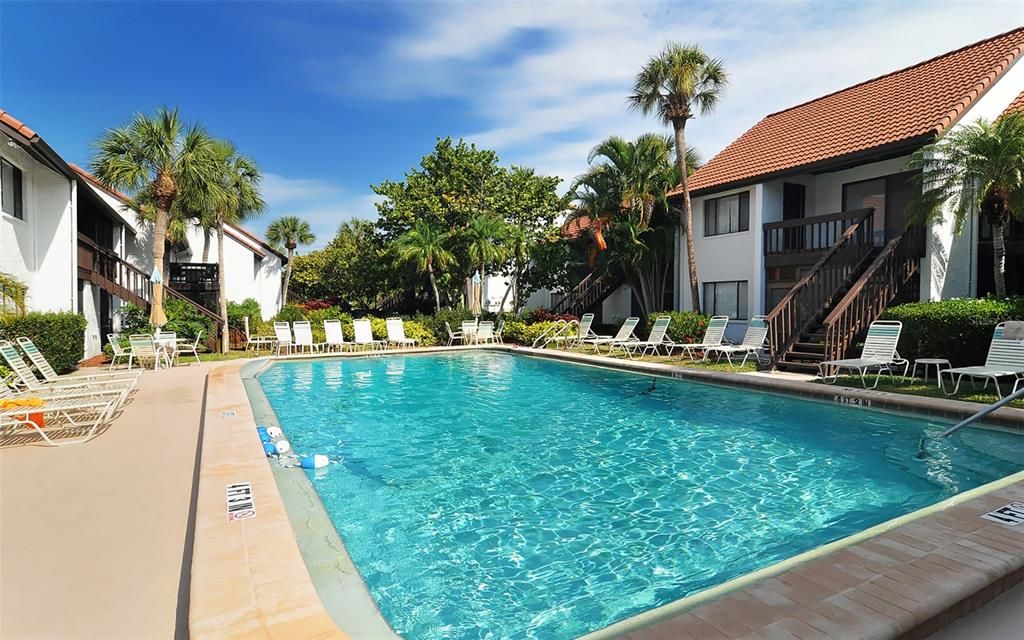 For Sale: $373,750 (2 beds, 1 baths, 1036 Square Feet)