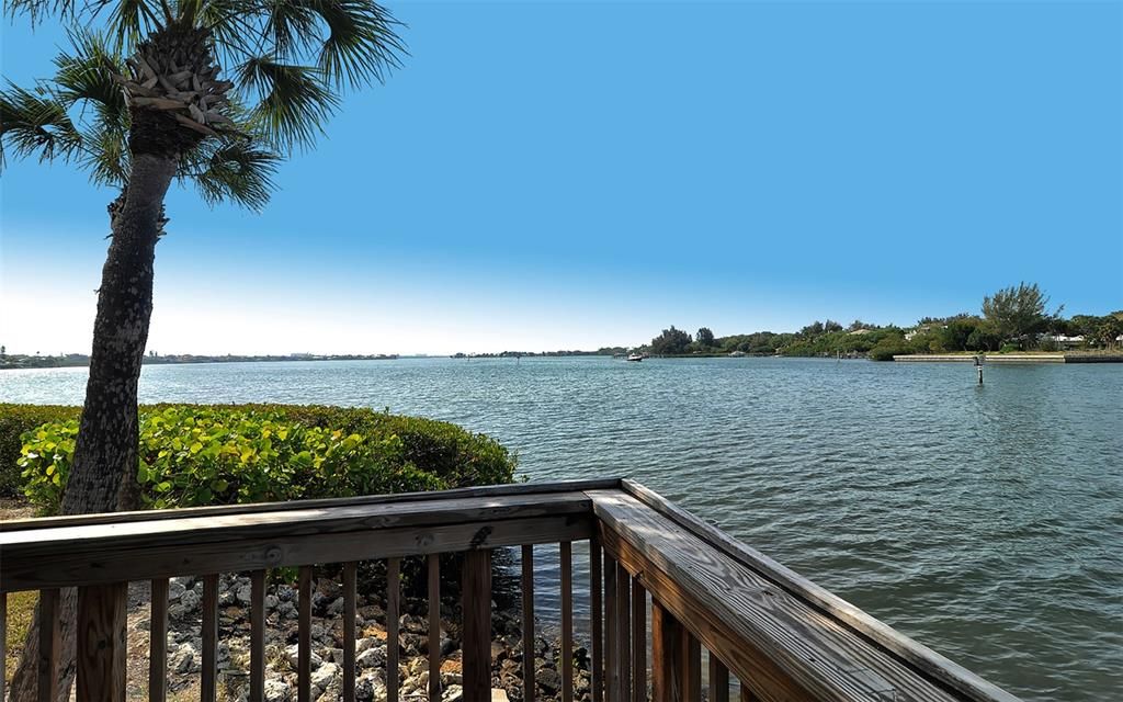 For Sale: $373,750 (2 beds, 1 baths, 1036 Square Feet)