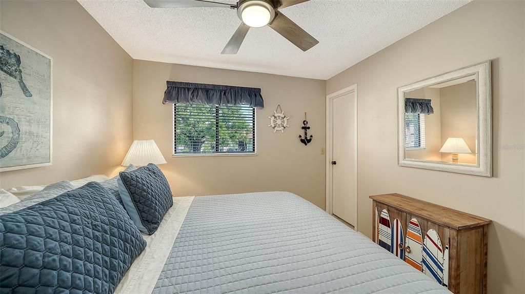 For Sale: $373,750 (2 beds, 1 baths, 1036 Square Feet)