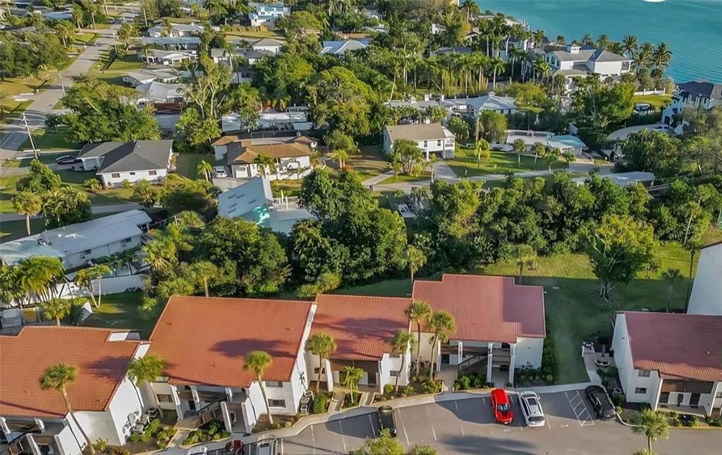 For Sale: $373,750 (2 beds, 1 baths, 1036 Square Feet)