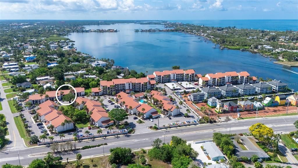 For Sale: $373,750 (2 beds, 1 baths, 1036 Square Feet)