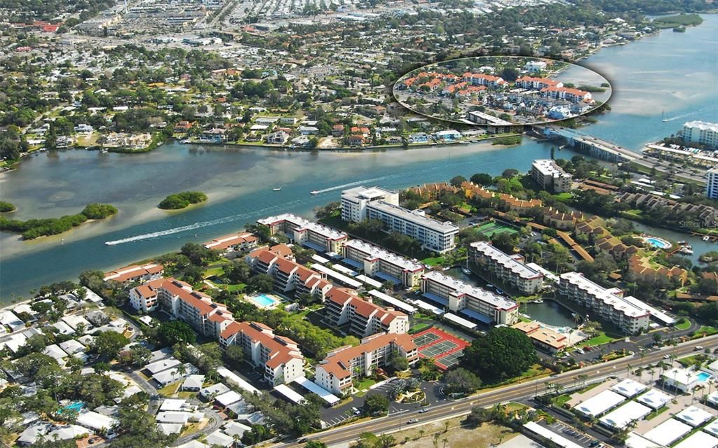 For Sale: $373,750 (2 beds, 1 baths, 1036 Square Feet)