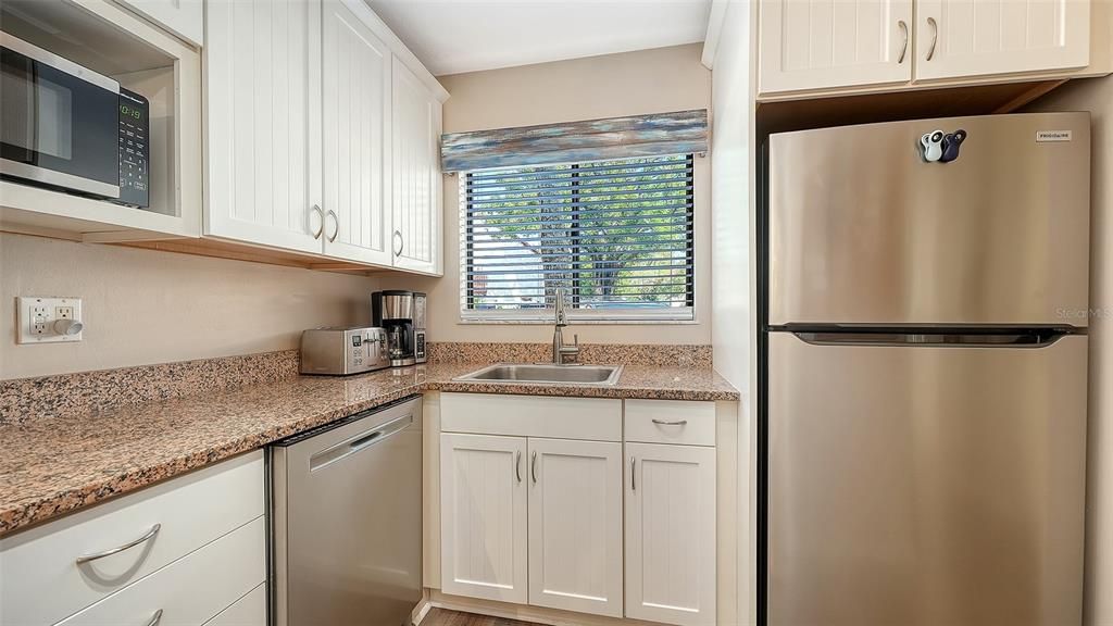 For Sale: $373,750 (2 beds, 1 baths, 1036 Square Feet)