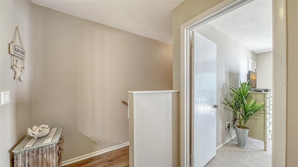 For Sale: $373,750 (2 beds, 1 baths, 1036 Square Feet)