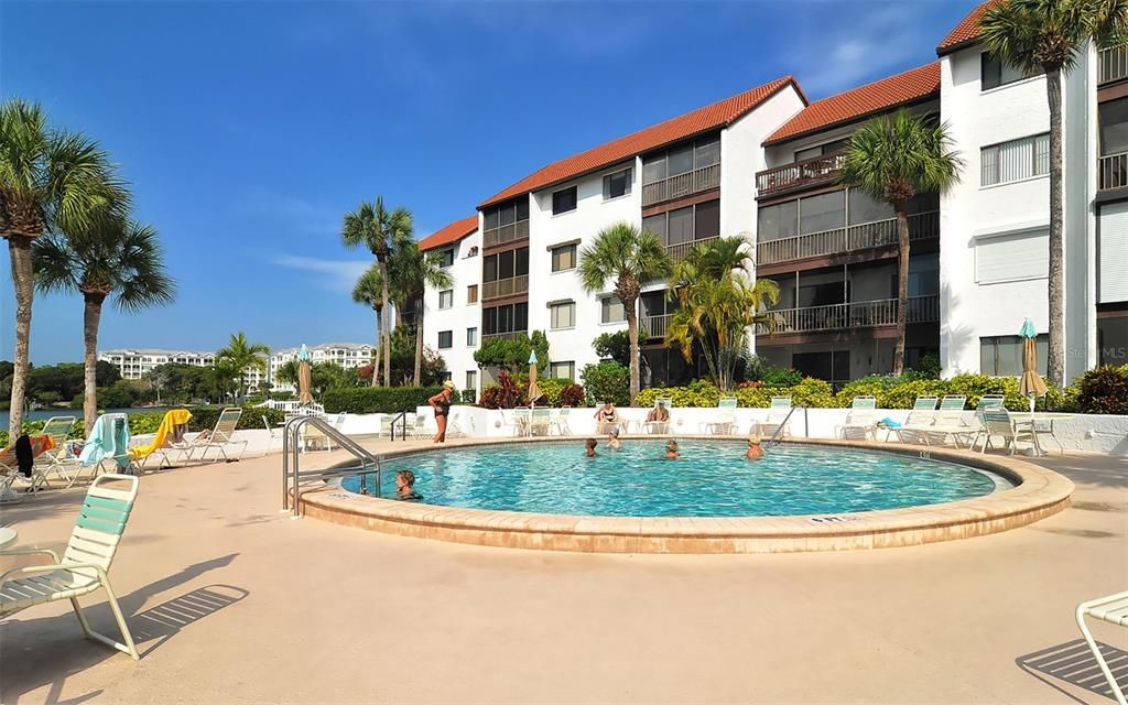 For Sale: $373,750 (2 beds, 1 baths, 1036 Square Feet)