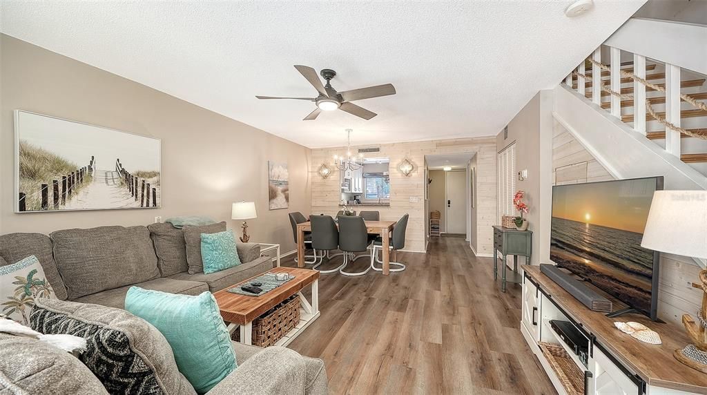 For Sale: $373,750 (2 beds, 1 baths, 1036 Square Feet)