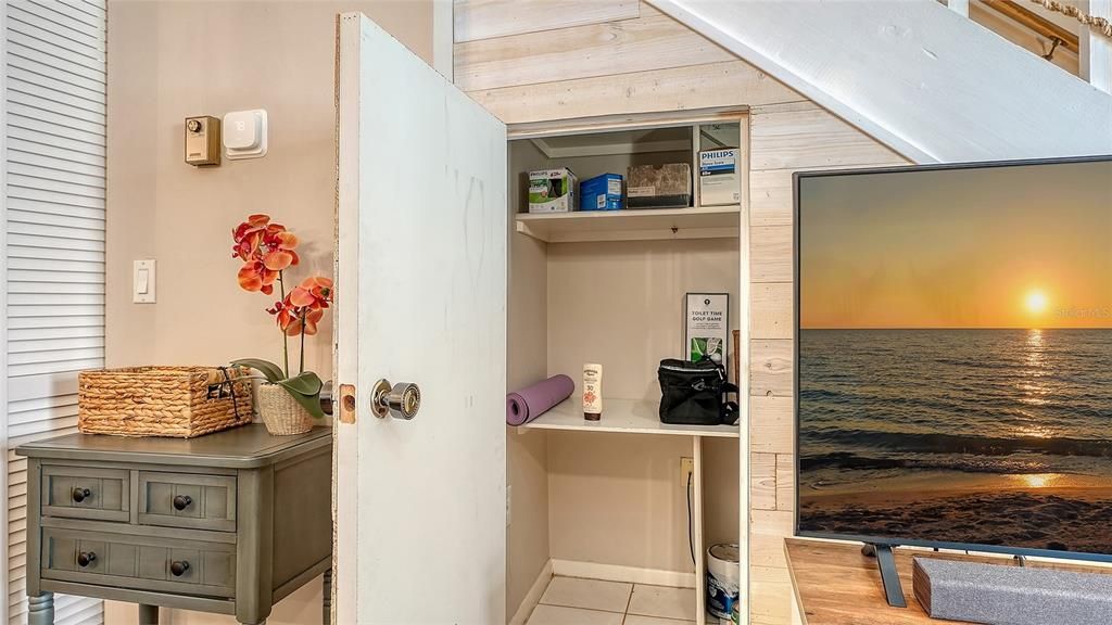 For Sale: $373,750 (2 beds, 1 baths, 1036 Square Feet)