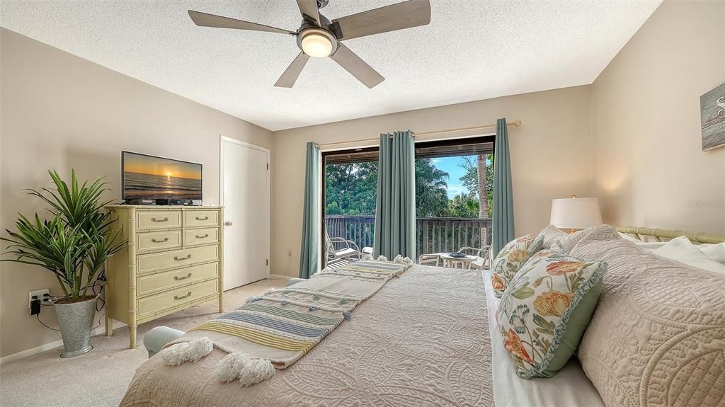 For Sale: $373,750 (2 beds, 1 baths, 1036 Square Feet)