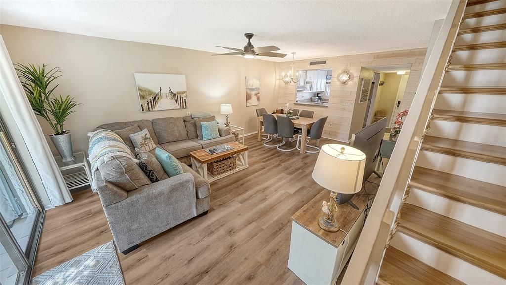 For Sale: $373,750 (2 beds, 1 baths, 1036 Square Feet)