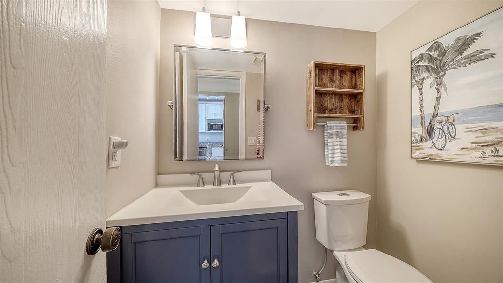 For Sale: $373,750 (2 beds, 1 baths, 1036 Square Feet)