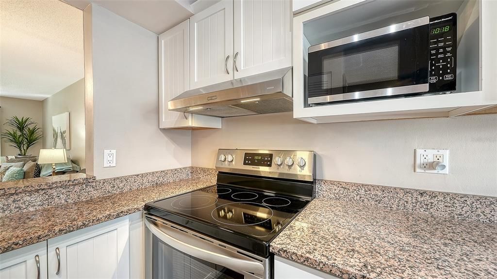 For Sale: $373,750 (2 beds, 1 baths, 1036 Square Feet)