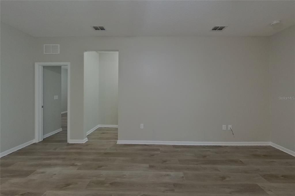 For Rent: $2,169 (4 beds, 2 baths, 1999 Square Feet)