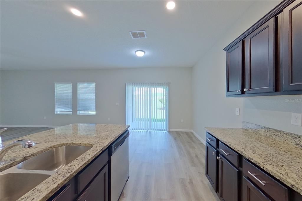For Rent: $2,169 (4 beds, 2 baths, 1999 Square Feet)