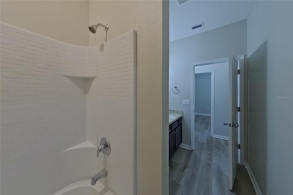 For Rent: $2,169 (4 beds, 2 baths, 1999 Square Feet)