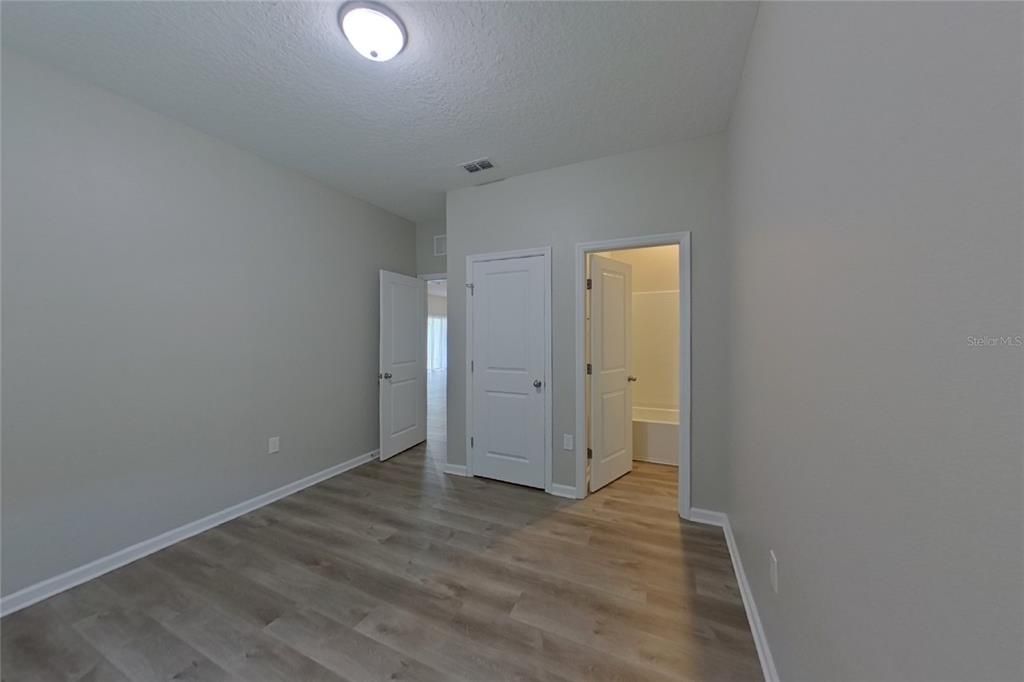 For Rent: $2,169 (4 beds, 2 baths, 1999 Square Feet)