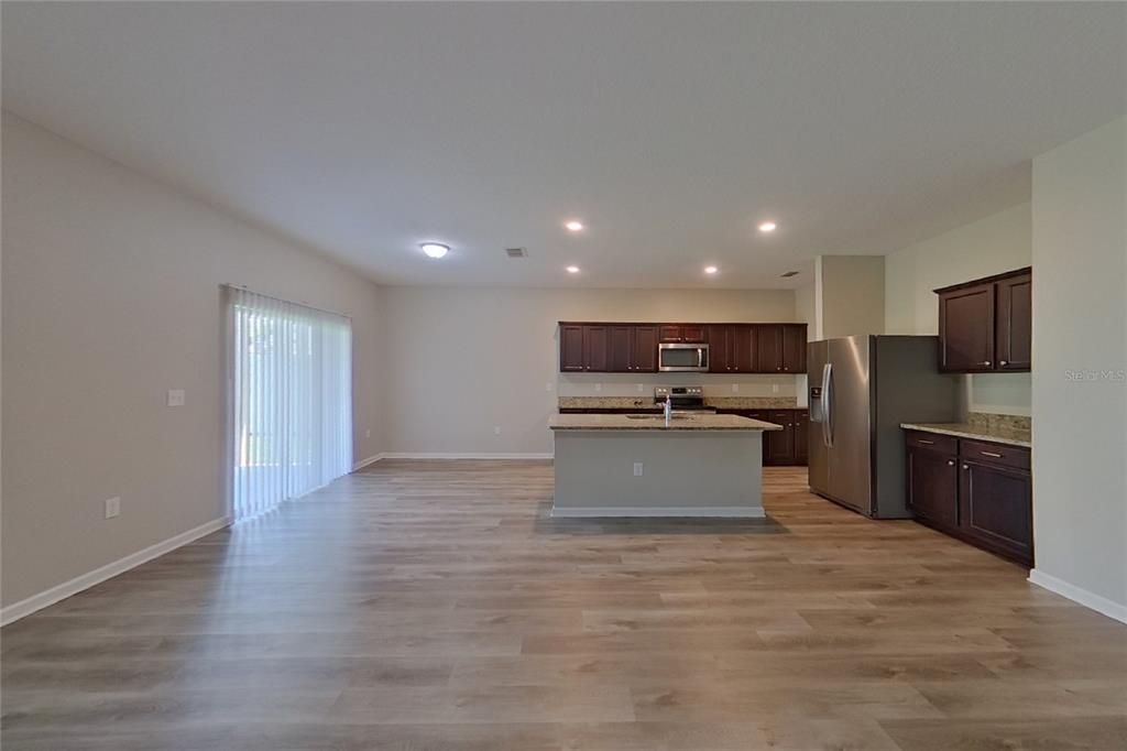For Rent: $2,169 (4 beds, 2 baths, 1999 Square Feet)
