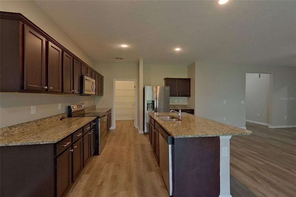 For Rent: $2,169 (4 beds, 2 baths, 1999 Square Feet)