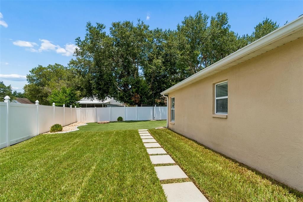 For Sale: $349,900 (3 beds, 2 baths, 1139 Square Feet)