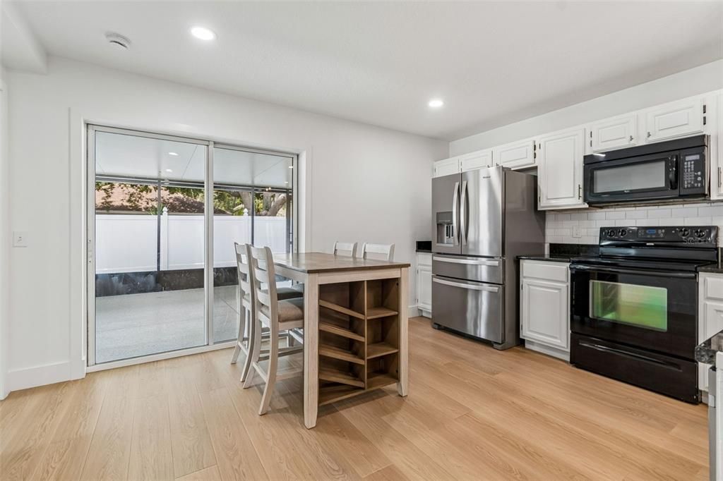 For Sale: $349,900 (3 beds, 2 baths, 1139 Square Feet)