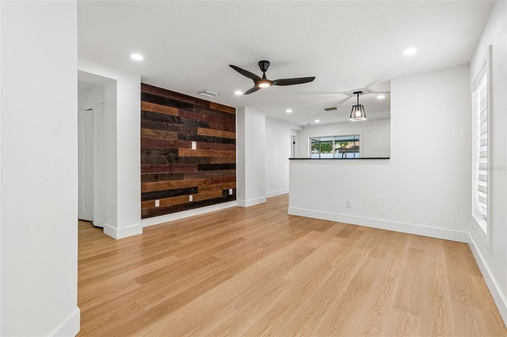 For Sale: $349,900 (3 beds, 2 baths, 1139 Square Feet)
