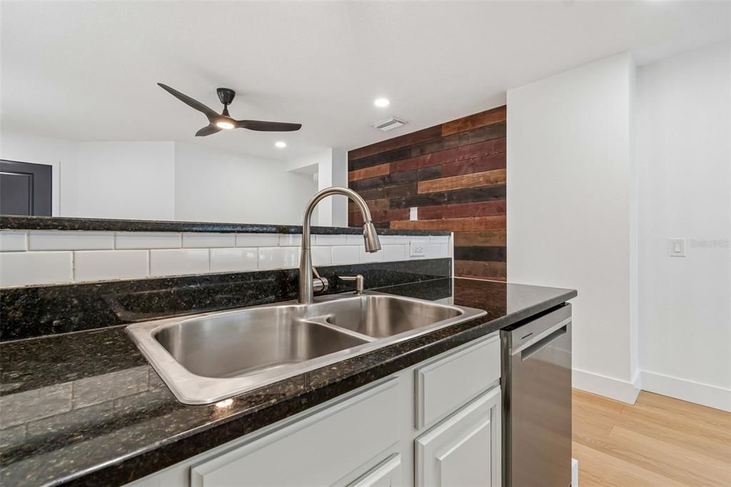 For Sale: $349,900 (3 beds, 2 baths, 1139 Square Feet)