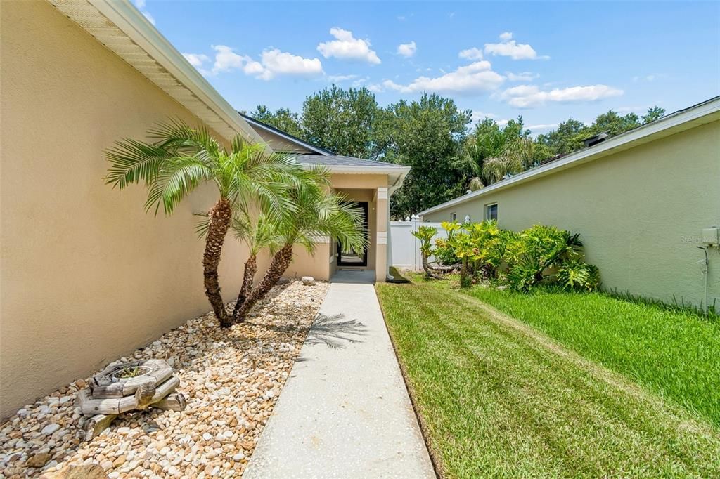 For Sale: $349,900 (3 beds, 2 baths, 1139 Square Feet)