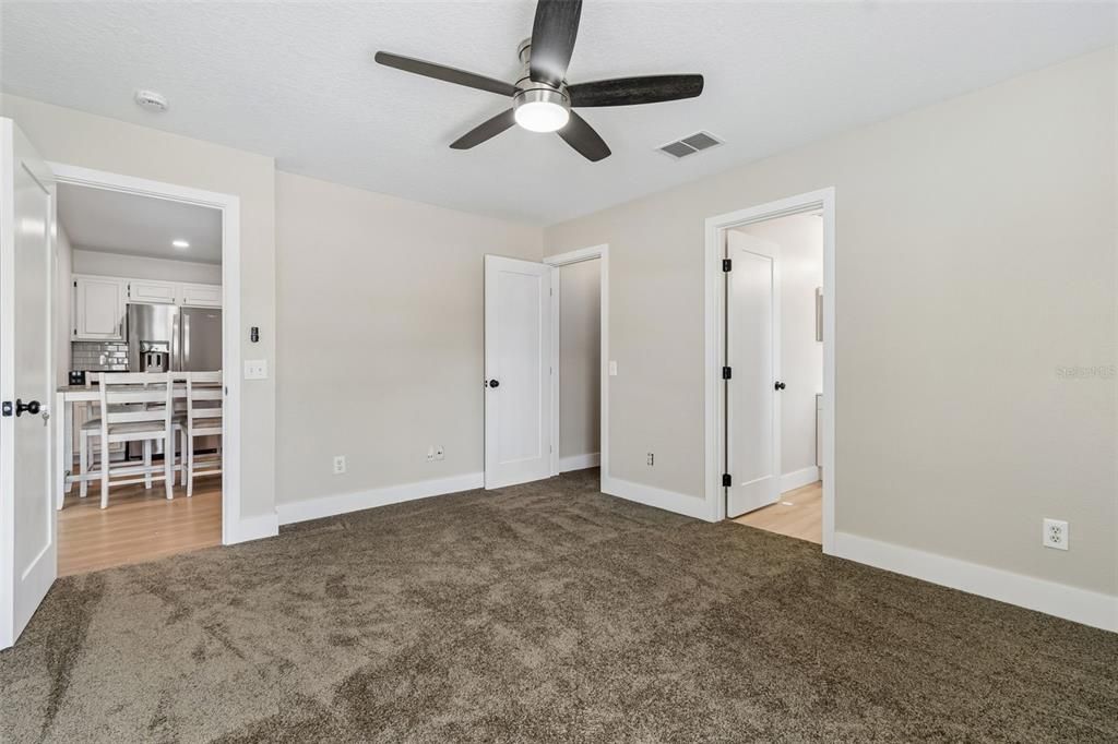 For Sale: $349,900 (3 beds, 2 baths, 1139 Square Feet)